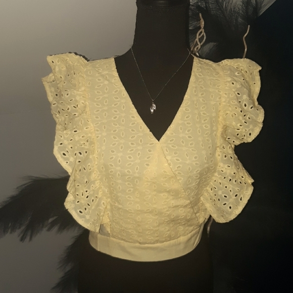 NWT Yellow Eyelet blouse - Picture 3 of 7